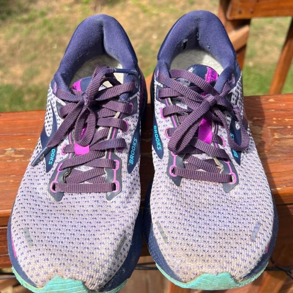 Brooks Adrenaline GTS 22 Womens 7.5 Purple Pink Blue Running Shoes 1203531B570